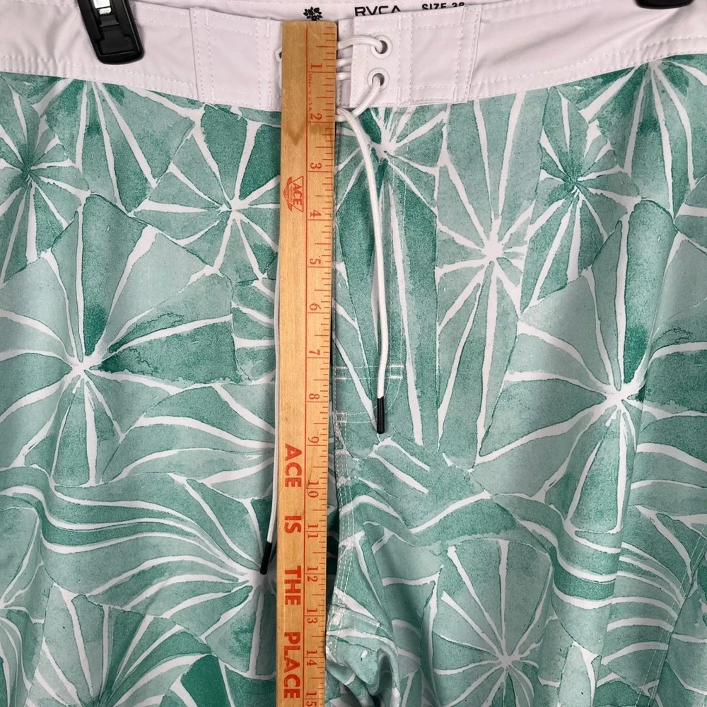 RVCA Men's Board Shorts Size 38‎ Green White Leaf Print Artist Network Program